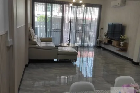 Reihenhaus in Watthana, Bangkok, Thailand 3 Schlafzimmer № 215065 - Foto 2