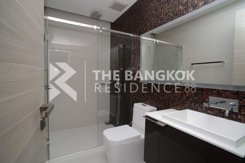 Condo in Bangkok, Thailand, 2 bedrooms  № 188553