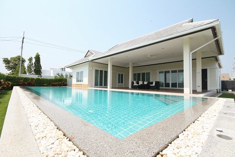 Villa in Hua Hin, Thailand 3 bedrooms № 168544