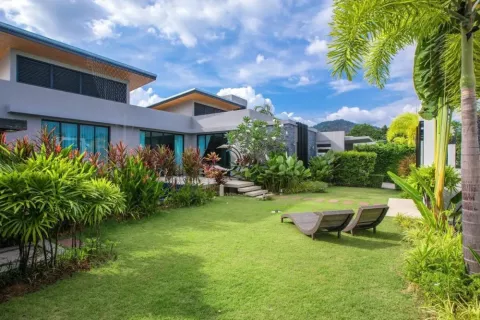 Villa in Phuket, Thailand 3 bedrooms № 144563 - photo 1