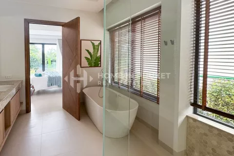 House in Phuket, Thailand 4 bedrooms № 144557 - photo 19