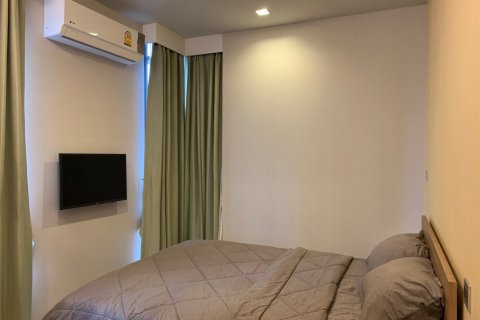 Condo in Bangkok, Thailand, 2 bedrooms  № 143140 - photo 2