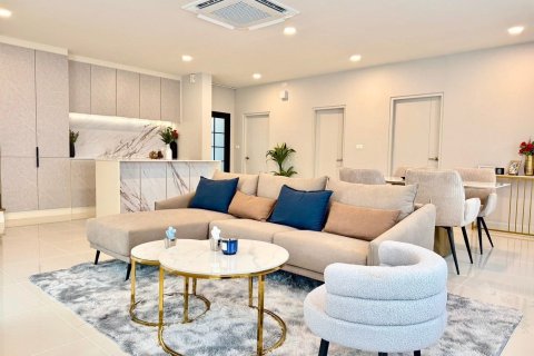 Maison à Bang Kaeo, Thaïlande 4 chambres № 169383 - photo 2