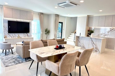 Maison à Bang Kaeo, Thaïlande 4 chambres № 169383 - photo 4