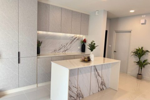 Maison à Bang Kaeo, Thaïlande 4 chambres № 169383 - photo 9