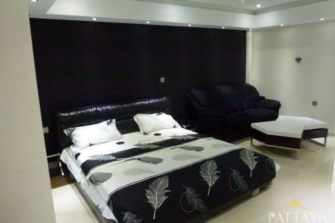 Condo in Pattaya, Thailand, 1 bedroom № 204229 - photo 2