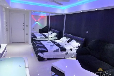 Condo in Pattaya, Thailand, 1 bedroom № 204229 - photo 1