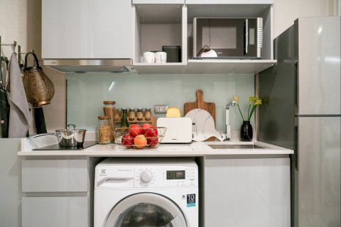 Студия в кондо в Ваттхане, Бангкок, Таиланд № 138772 - фото 4