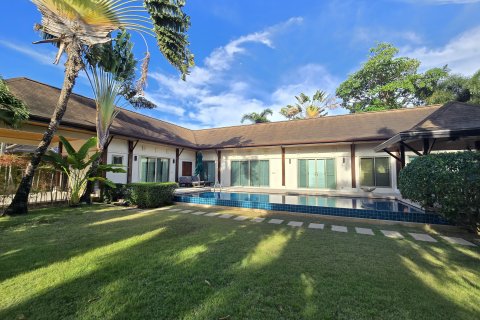 Villa in Phuket, Thailand 3 bedrooms № 138771 - photo 1