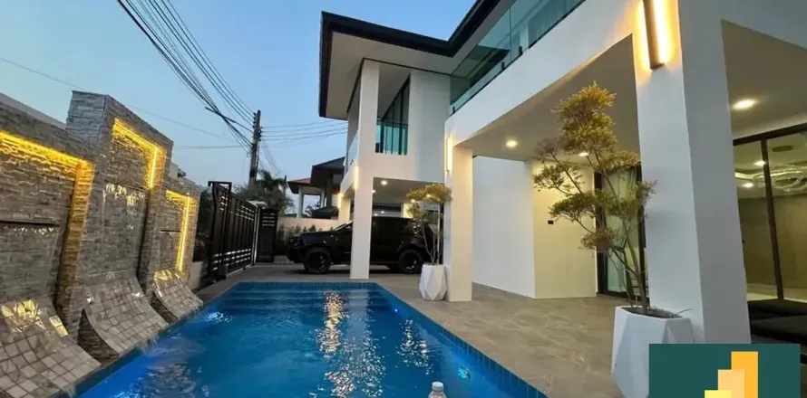 Casa de 5 dormitorios en Jomtien Beach, Pattaya, Tailandia № 211016