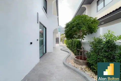Casa de 5 dormitorios en Jomtien Beach, Pattaya, Tailandia № 211016 - foto 15