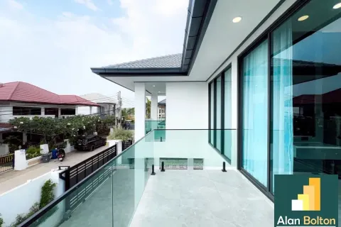Casa de 5 dormitorios en Jomtien Beach, Pattaya, Tailandia № 211016 - foto 4
