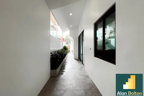 Casa de 5 dormitorios en Jomtien Beach, Pattaya, Tailandia № 211016 - foto 5