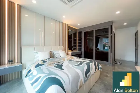 Casa de 5 dormitorios en Jomtien Beach, Pattaya, Tailandia № 211017 - foto 13