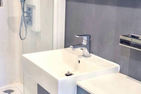 Condo in Bangkok, Thailand, 1 bedroom  № 119526 - photo 6