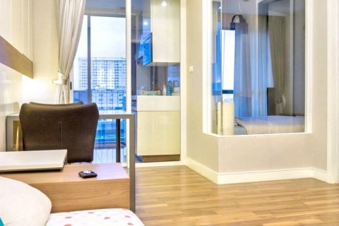 Condo in Bangkok, Thailand, 1 bedroom  № 119526 - photo 1