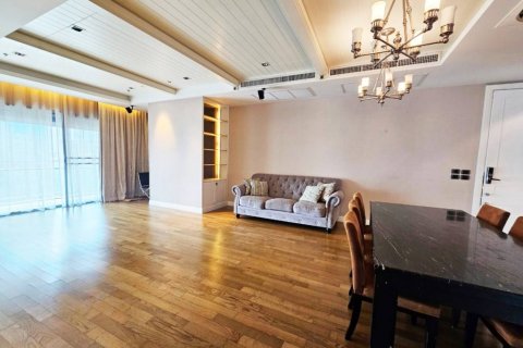 Condo in Bangkok, Thailand, 3 bedrooms  № 119528 - photo 1