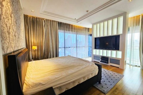 Condo in Bangkok, Thailand, 3 bedrooms  № 119528 - photo 10