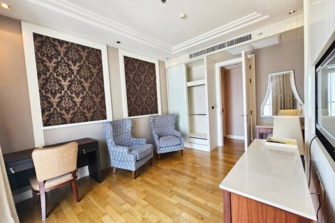 Condo in Bangkok, Thailand, 3 bedrooms  № 119528 - photo 5