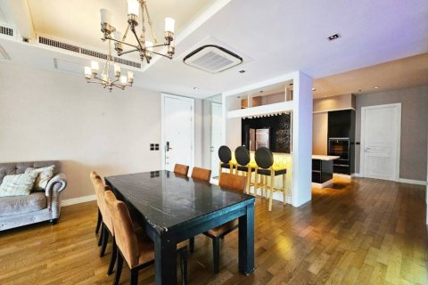 Condo in Bangkok, Thailand, 3 bedrooms  № 119528 - photo 4