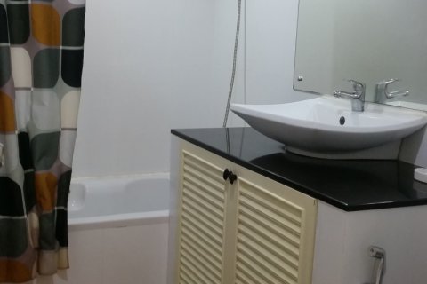 Condo à Watthana, Bangkok, Thaïlande, 2 chambres № 200536 - photo 2