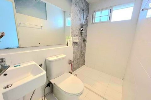 Таунхаус в Банг Каео, Таиланд с 2 спальнями № 135444 - фото 9