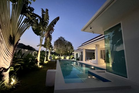 House in Hua Hin, Thailand 4 bedrooms № 158499 - photo 4