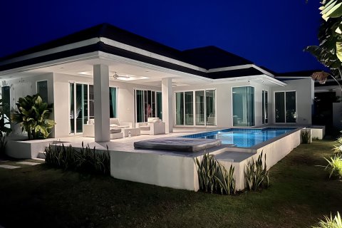 House in Hua Hin, Thailand 4 bedrooms № 158499 - photo 2