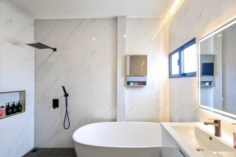 House in Pattaya, Thailand 7 bedrooms № 158503 - photo 24