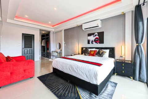 House in Pattaya, Thailand 7 bedrooms № 158503 - photo 23