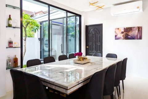 House in Pattaya, Thailand 7 bedrooms № 158503 - photo 10