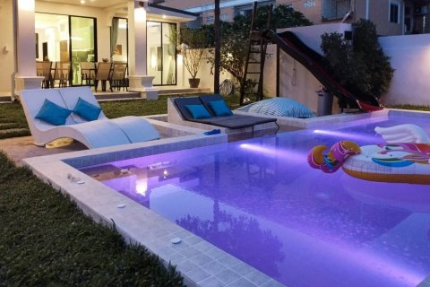 House in Pattaya, Thailand 7 bedrooms № 158503 - photo 8
