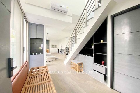Villa in Bang Tao, Thailand 4 bedrooms № 179564 - photo 12