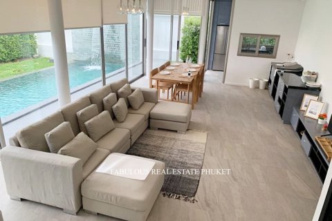 Villa in Bang Tao, Thailand 4 bedrooms № 179564 - photo 2