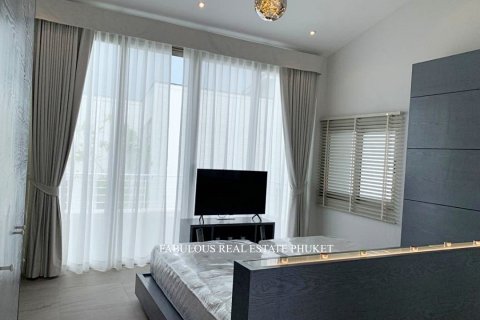 Villa in Bang Tao, Thailand 4 bedrooms № 179564 - photo 10