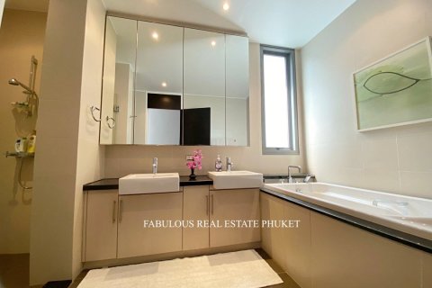 Villa in Bang Tao, Thailand 3 bedrooms № 179565 - photo 13