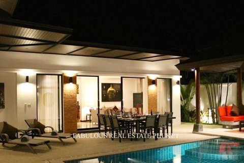 Villa in Bang Tao, Thailand 3 bedrooms № 179561 - photo 2