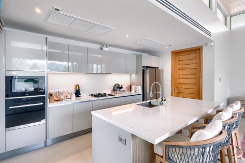 Villa in Phuket, Thailand 4 bedrooms № 163565 - photo 4