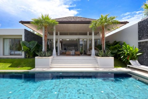 Villa in Phuket, Thailand 4 bedrooms № 163565 - photo 1