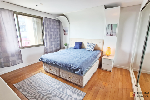 Condo in Bangkok, Thailand, 2 bedrooms № 184388 - photo 10