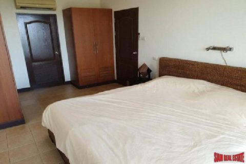 Duplex on Jomtien Beach, Pattaya, Thailand 3 bedrooms № 193553 - photo 5