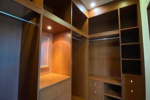 Villa in Bangkok, Thailand 4 bedrooms № 120392 - photo 15