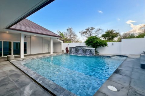 Villa in Hua Hin, Thailand 4 bedrooms № 172753 - photo 2