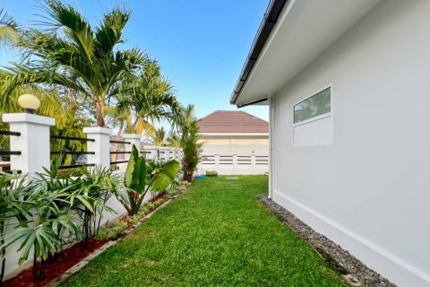 Villa in Hua Hin, Thailand 4 bedrooms № 172753 - photo 9