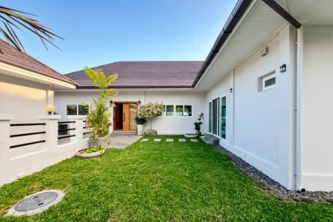 Villa in Hua Hin, Thailand 4 bedrooms № 172753 - photo 5