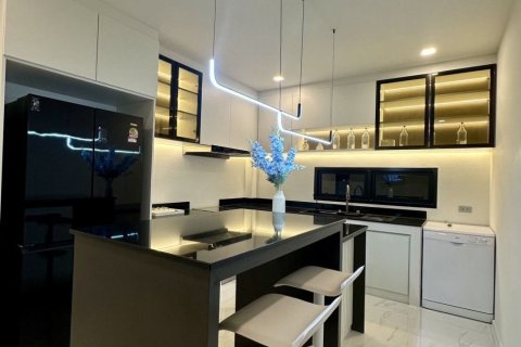 House in Hang Dong, Thailand 5 bedrooms № 161738 - photo 6