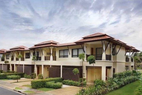 House in Phuket, Thailand 2 bedrooms № 164210 - photo 1