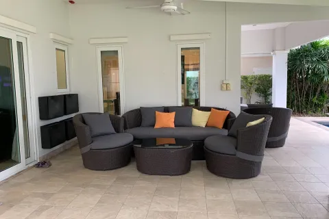 Villa in Hua Hin, Thailand 4 bedrooms № 157328 - photo 5