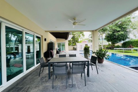 Villa in Phuket, Thailand 6 bedrooms № 157334 - photo 4