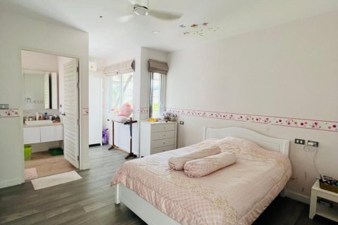 Villa in Phuket, Thailand 6 bedrooms № 157334 - photo 27